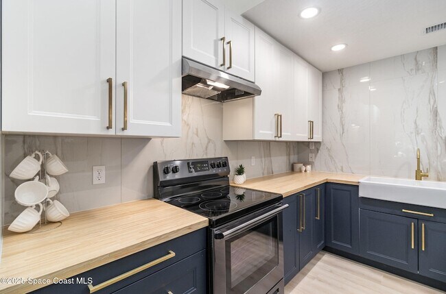 Building Photo - 165 Casseekee Trail