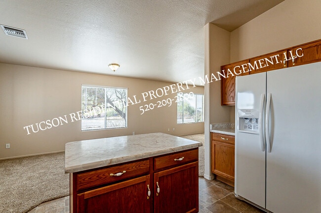 Building Photo - 5891 E Farmridge Dr