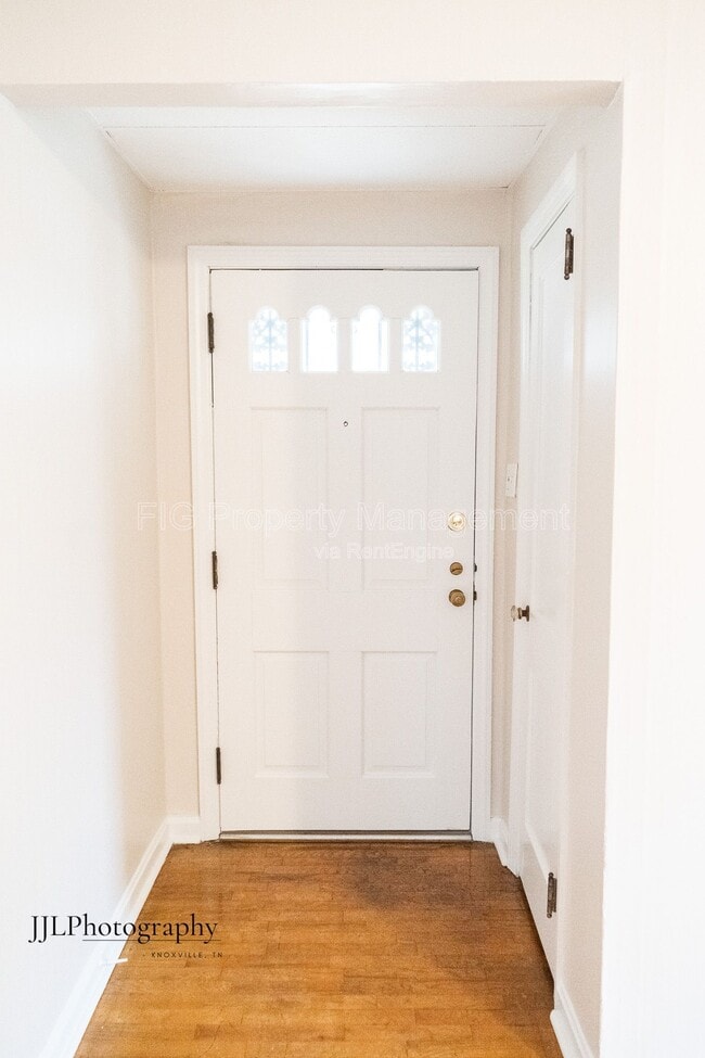 Building Photo - 716 E Oldham Ave