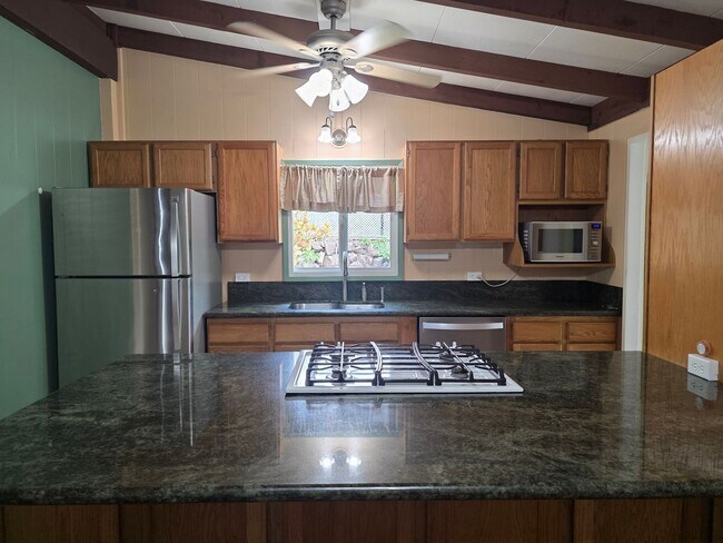 Building Photo - AVAILABLE NOW! 3 bed, 1.5 bath with 2 parking in Kailua.