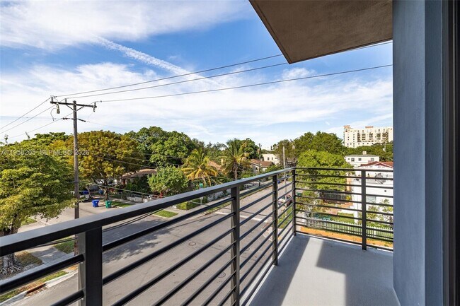 Building Photo - 1376 SW 4th St