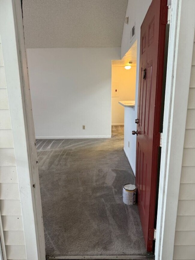 Building Photo - Third fl One bedroom condo