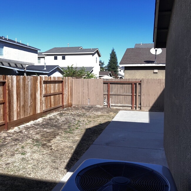 Building Photo - $500.00 OFF FIRST MONTH'S RENT!!!!! North ...