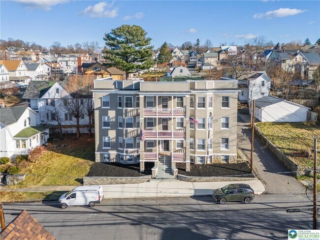 Primary Photo - 1515 Vine St
