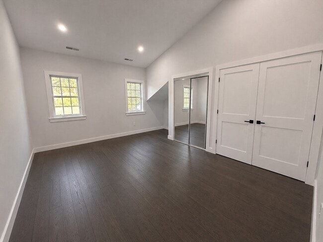 Building Photo - 288 Grove St