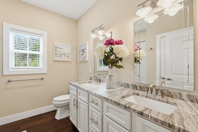 Building Photo - Prime Coastal Location!