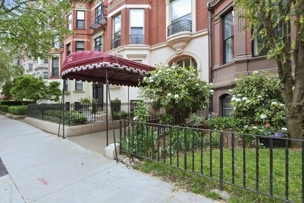 Building Photo - 242 Beacon St
