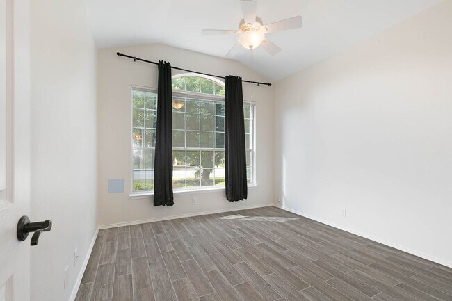 Building Photo - Boerne, TX -Gorgeous home in Kendall County Estates
