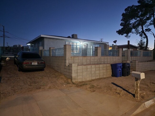 Building Photo - 25603 Be Joal St