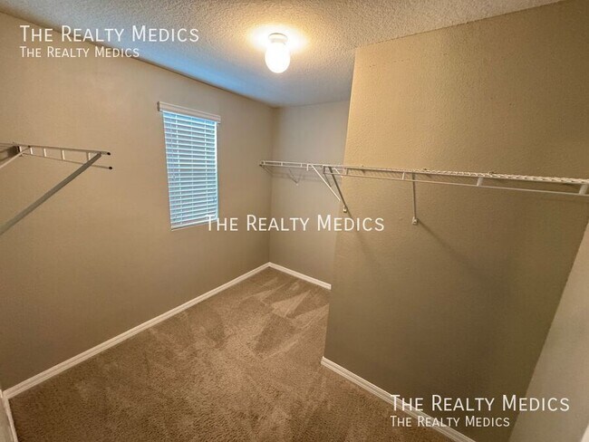 Building Photo - 1018 Ashentree Dr