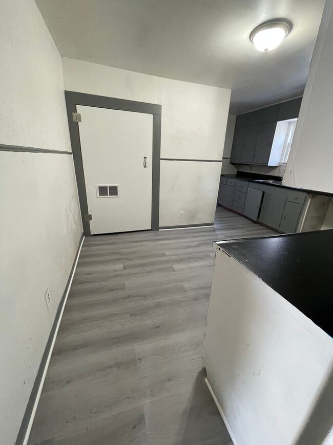 Building Photo - Affordable 3 Bedroom 1 Bath in Hutchinson