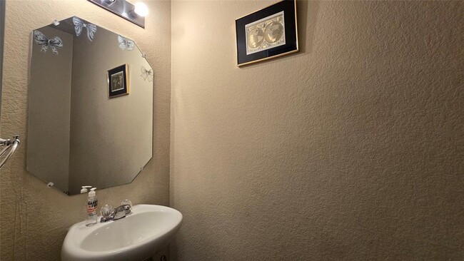 Building Photo - 3204 Ortman Dr