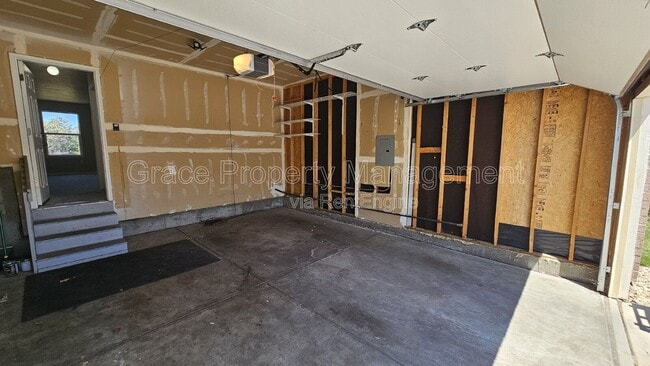 Building Photo - 325 W 116th Ave