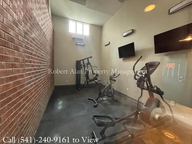 Building Photo - 2601 SW Hailey Ave