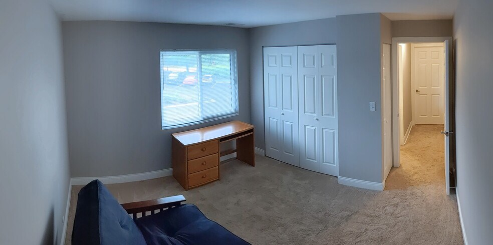 Building Photo - 1 Oak Creek Dr