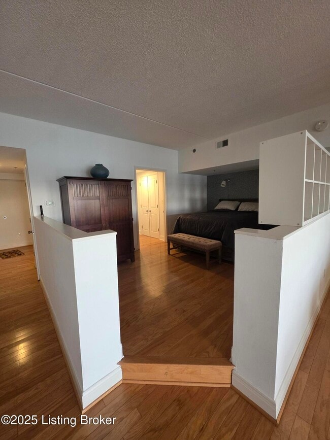 Building Photo - 1 Riverpointe Plaza