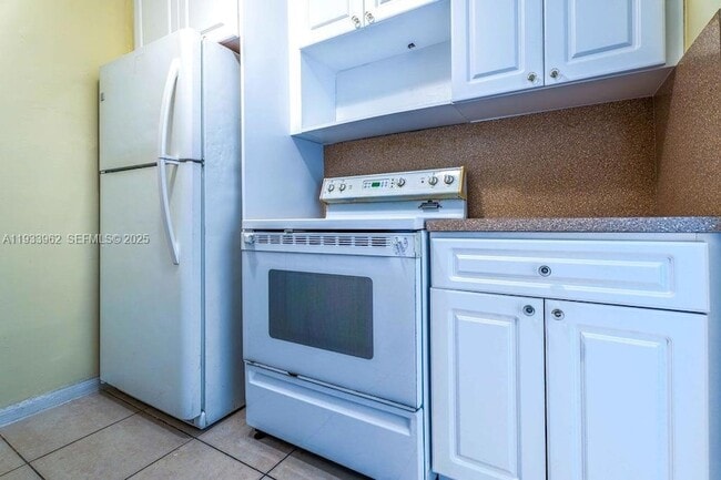 Building Photo - 1265 NE 142nd St