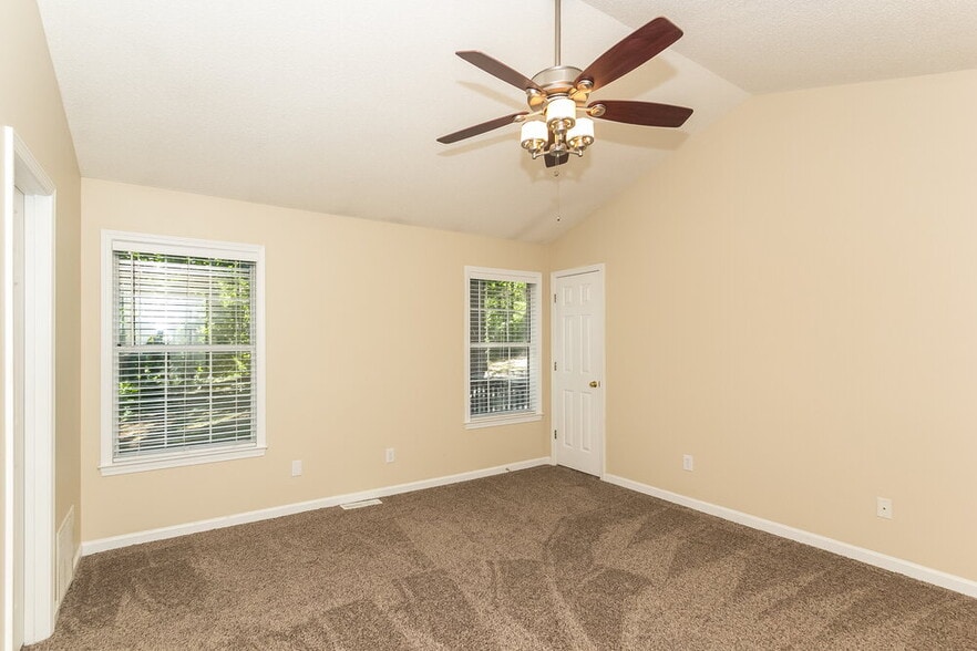 Building Photo - 153 Country Mill Ln