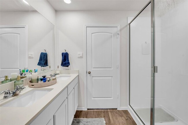 Building Photo - 185 Sandringham Lp