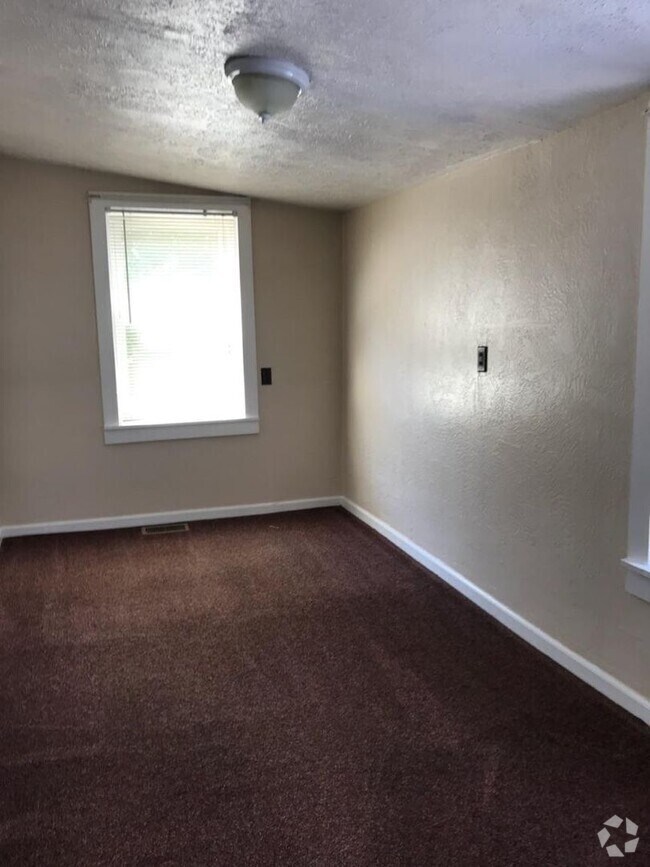 Building Photo - South Side Flats 3 Bedroom House