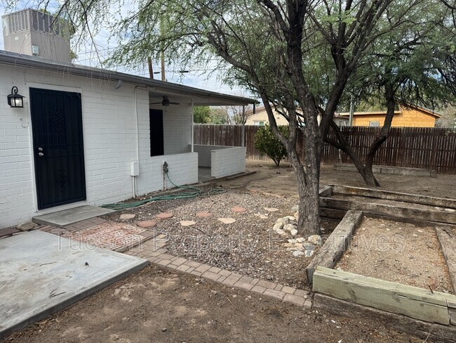 Building Photo - 3317 N Howard Blvd