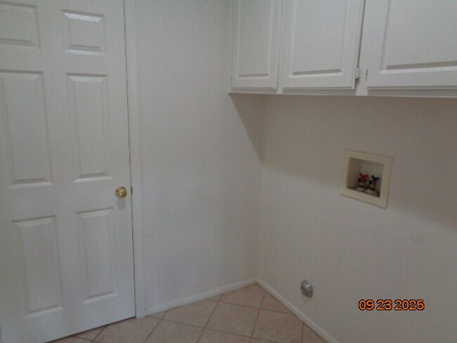Building Photo - Beautiful One Story Offering 1559 sq. ft. ...
