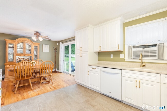 Building Photo - 164 Tanglewood Dr