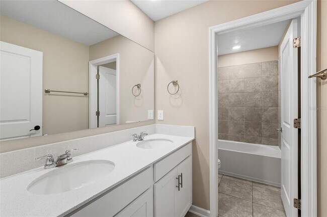 Building Photo - 724 Daring Dr