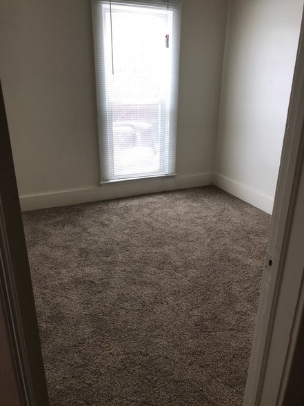 Building Photo - 152 S Kenwood St