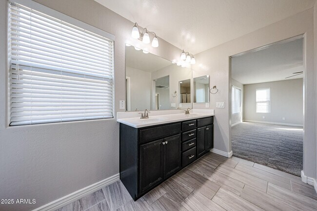 Building Photo - 2736 E Mews Rd