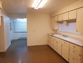 Building Photo - Spacious 2 bedroom with 1 Bonus room and 1...