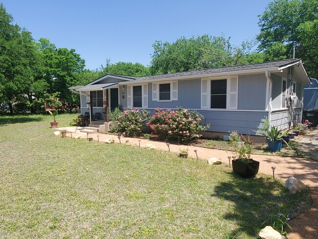 Building Photo - 1003 Bugg Ln