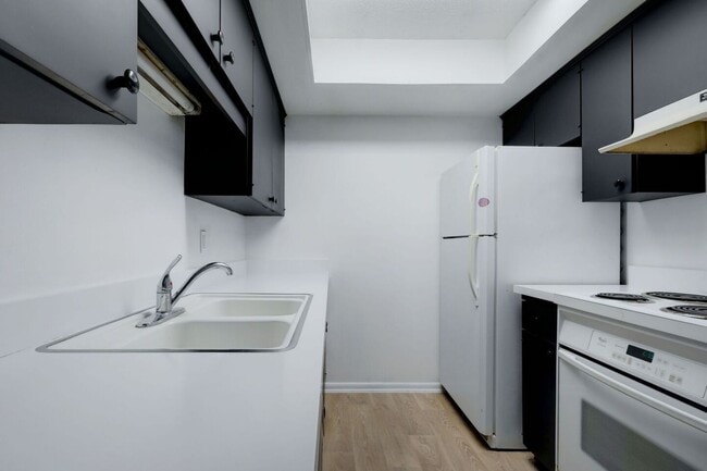 Building Photo - One Bedroom condo in the Heart of Alamo Heights