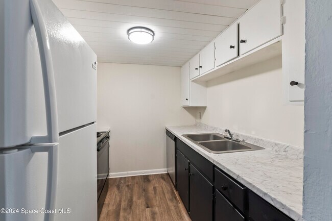 Building Photo - 4442 South St