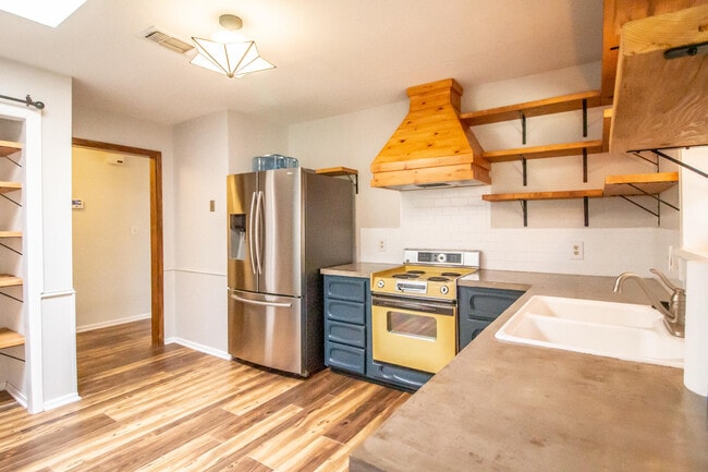 Building Photo - 4814 10th St