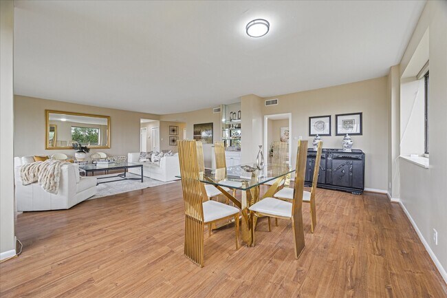 Building Photo - 49 Briar Hollow Ln