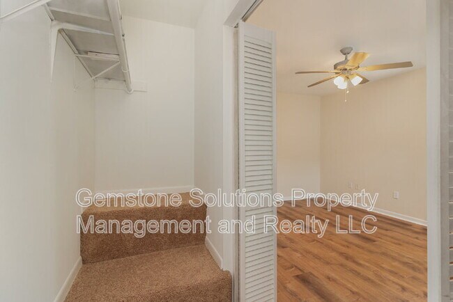 Building Photo - 404 Granville Rd