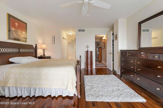 Building Photo - 215 Ballyshannon St