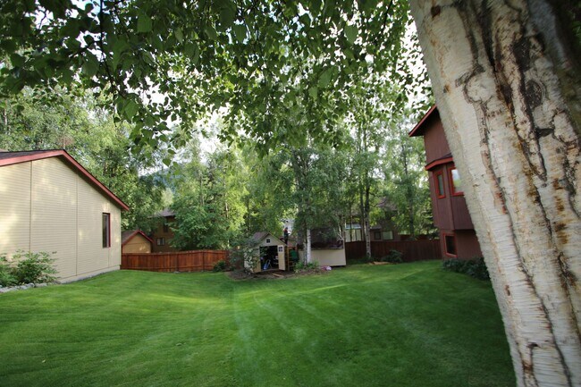 Building Photo - 4 Bedroom Eagle River Home!