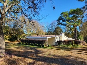 Building Photo - 419 Airport Rd