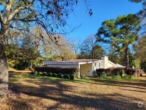 Building Photo - 419 Airport Rd
