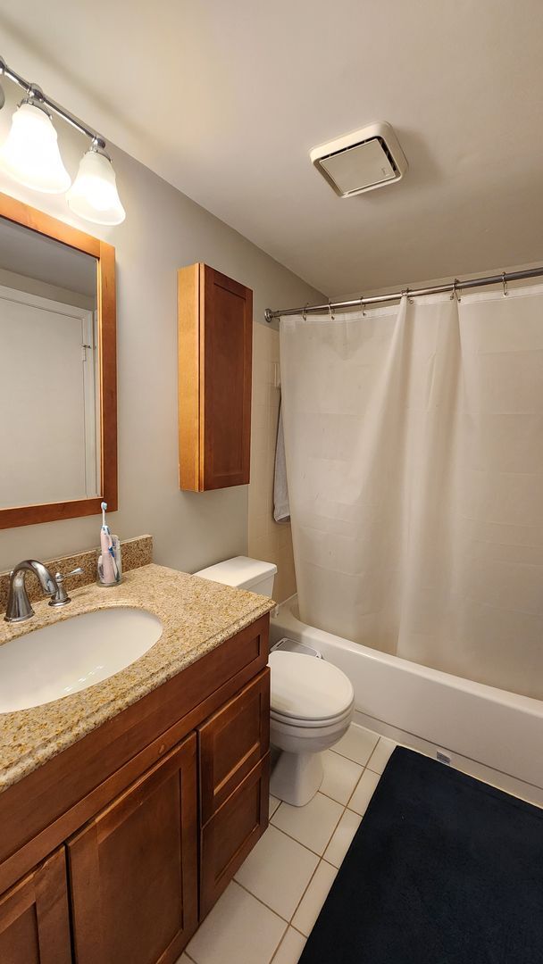 Building Photo - Tucked Away Condo with Balcony near Shirlington