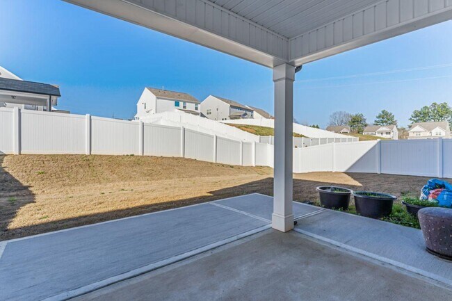 Building Photo - 116 Farrier Ln