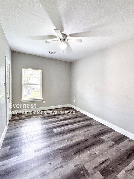 Building Photo - 9306 Bean St