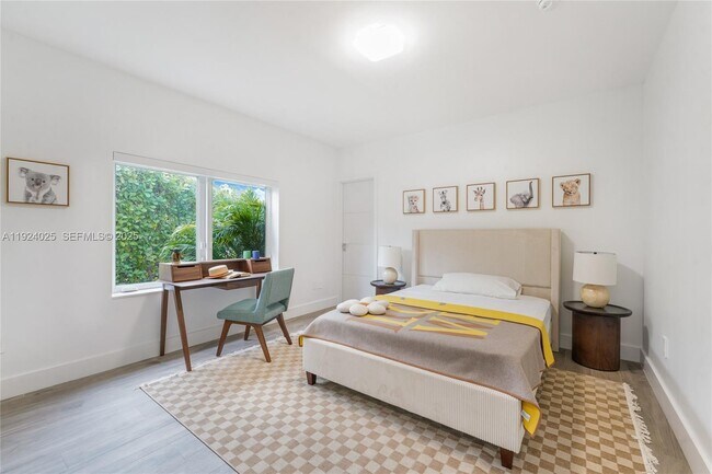 Building Photo - 801 NE 76th St