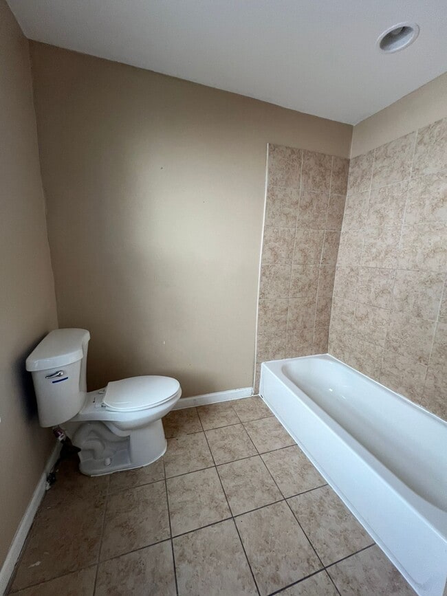 Building Photo - 13522 Birwood St