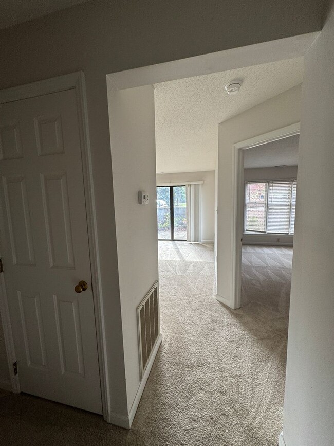 Building Photo - 2 bedroom 2 bath condo in Parkside Condos ...