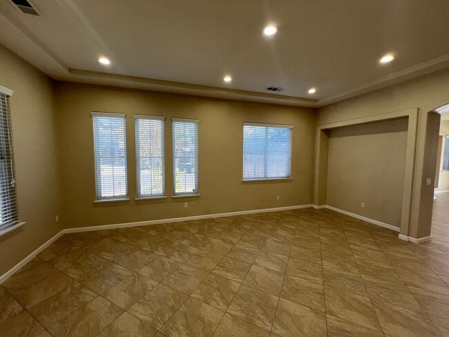 Building Photo - 4-bedroom single story located in Sylvan S...