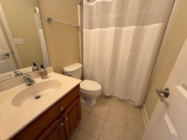 Building Photo - Available to Show