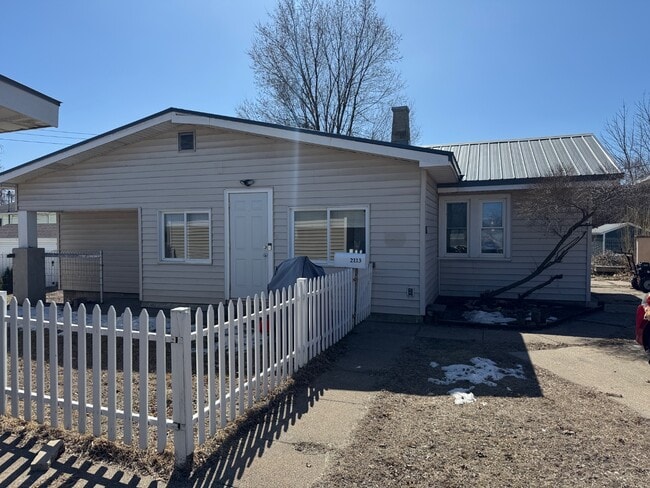 Primary Photo - 2113 17th St S